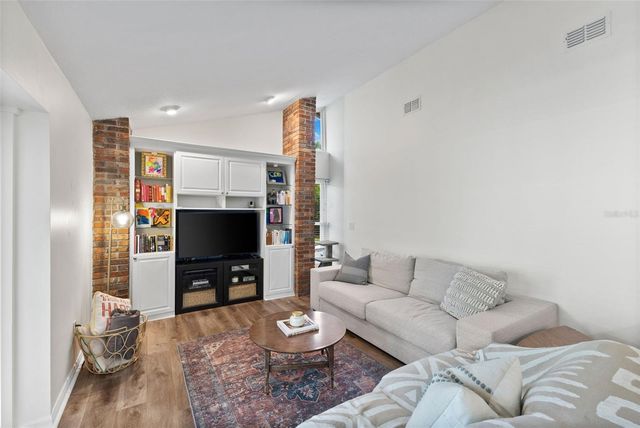 3102 WESSON WAY, Tampa, FL 33618