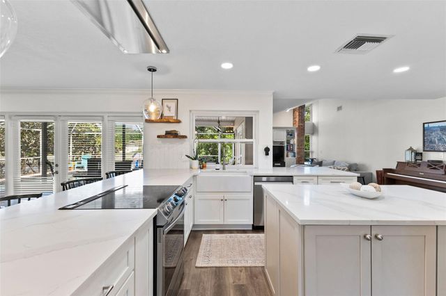 3102 WESSON WAY, Tampa, FL 33618