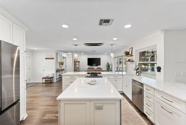 3102 WESSON WAY, Tampa, FL 33618