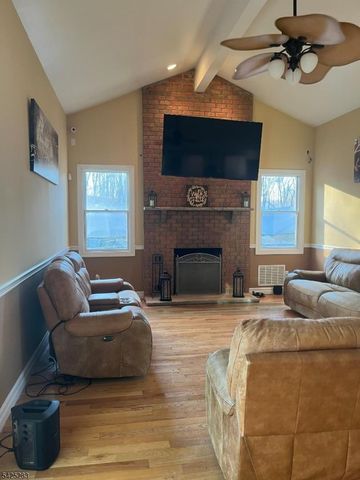 19 Violet Trl, Lafayette Twp., NJ 07848