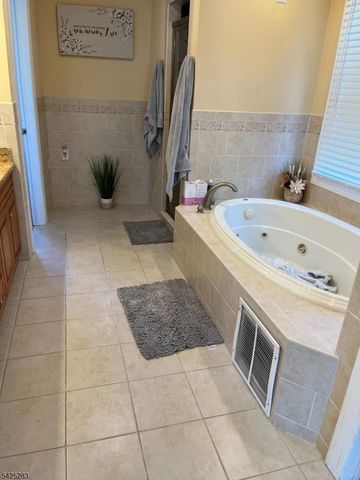 19 Violet Trl, Lafayette Twp., NJ 07848