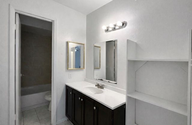 8200 Broadway Street 309, Houston, TX 77061