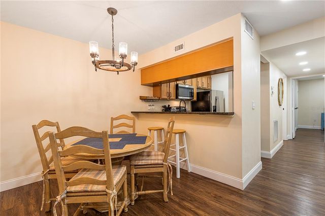 3231 BENEVA ROAD 101, Sarasota, FL 34232