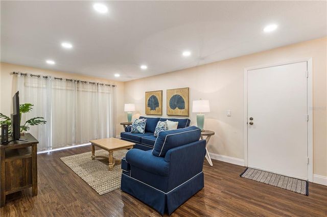 3231 BENEVA ROAD 101, Sarasota, FL 34232