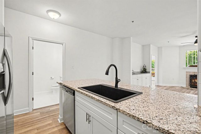 104 Pier 33 Drive 301, Mooresville, NC 28117