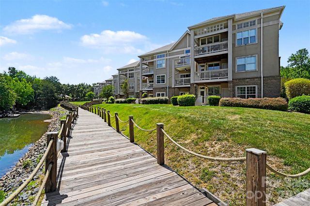 104 Pier 33 Drive 301, Mooresville, NC 28117