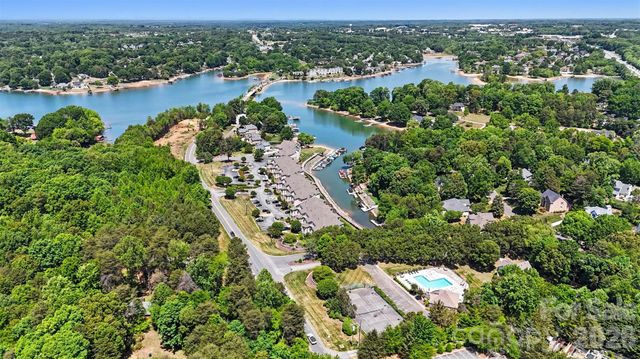 104 Pier 33 Drive 301, Mooresville, NC 28117
