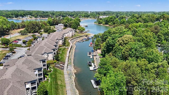 104 Pier 33 Drive 301, Mooresville, NC 28117