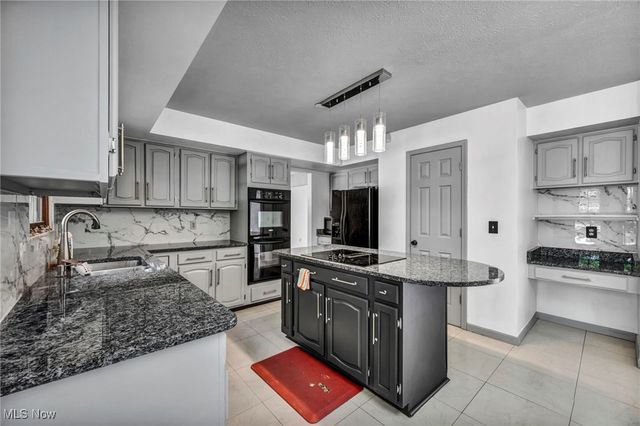 3844 Woodpath Trail, Westlake, OH 44145