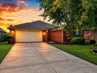 810 Hollyhock Drive, Stafford, TX 77477