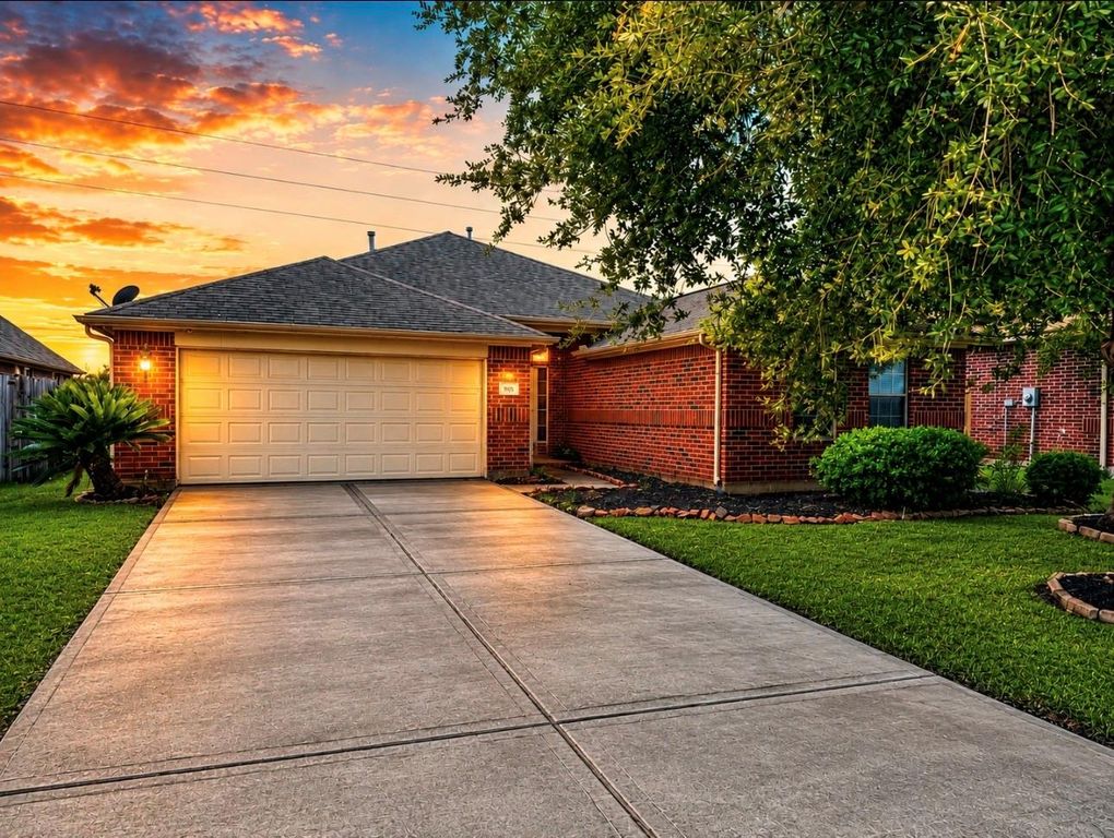 810 Hollyhock Drive, Stafford, TX 77477