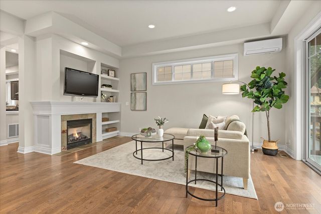 6825 156th Place NE, Redmond, WA 98052