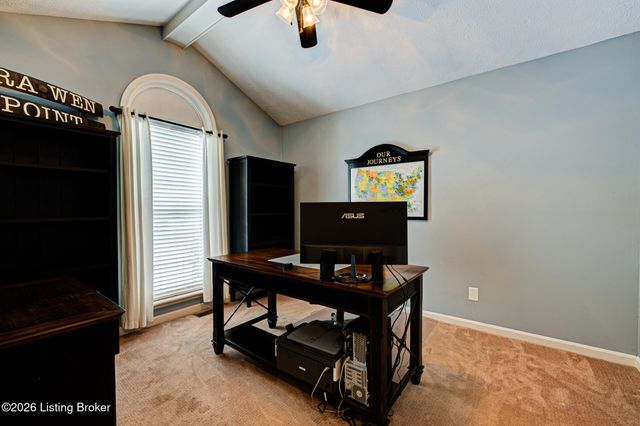 5126 Hunters Point Cir, Louisville, KY 40216