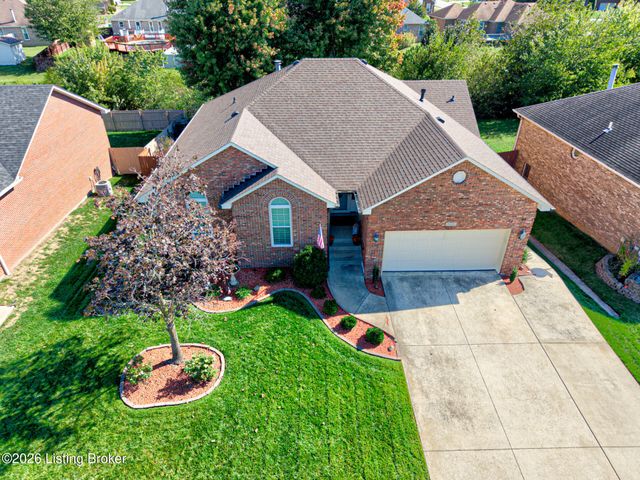 5126 Hunters Point Cir, Louisville, KY 40216