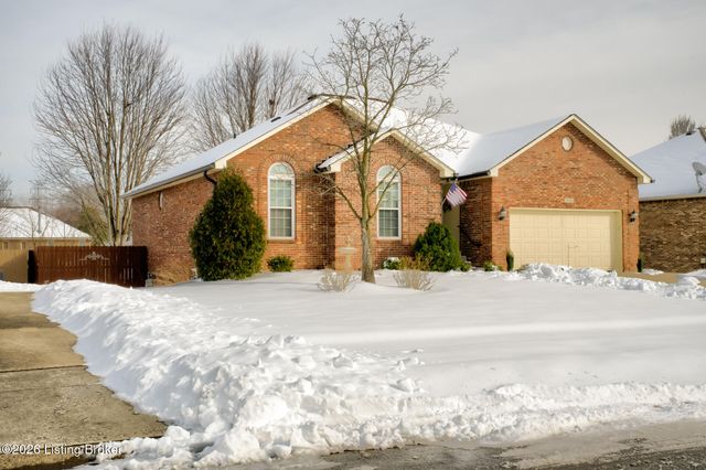 5126 Hunters Point Cir, Louisville, KY 40216