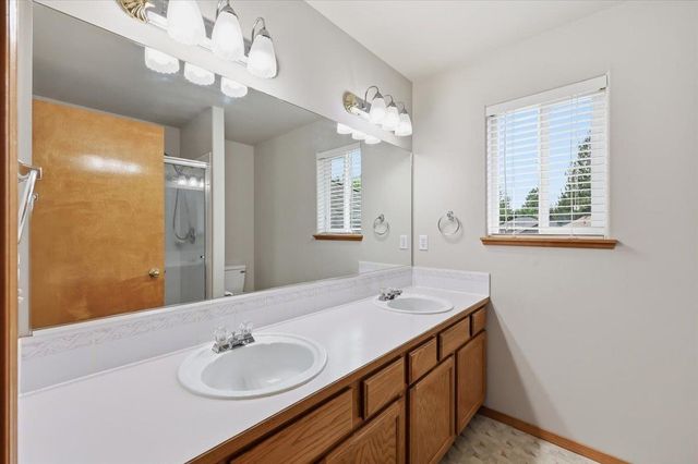 17659 N Sunnyvale Dr, Nine Mile Falls, WA 99026