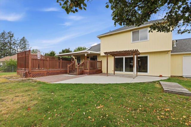 17659 N Sunnyvale Dr, Nine Mile Falls, WA 99026