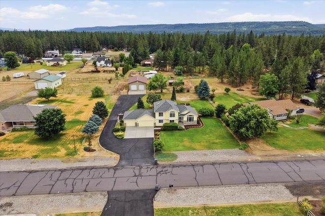 17659 N Sunnyvale Dr, Nine Mile Falls, WA 99026