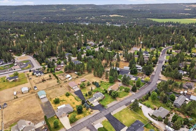 17659 N Sunnyvale Dr, Nine Mile Falls, WA 99026