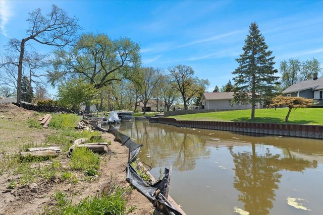 39457 N Forest Avenue, Antioch, IL 60002