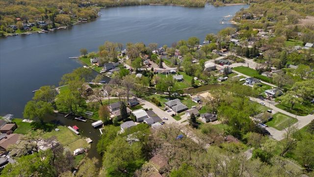 39457 N Forest Avenue, Antioch, IL 60002