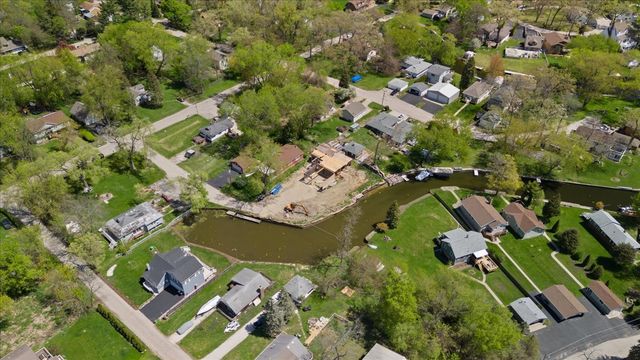 39457 N Forest Avenue, Antioch, IL 60002