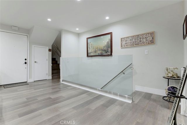 1881 Alpha Rd 17, Glendale, CA 91208