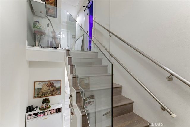 1881 Alpha Rd 17, Glendale, CA 91208