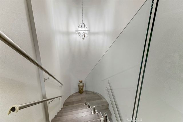 1881 Alpha Rd 17, Glendale, CA 91208