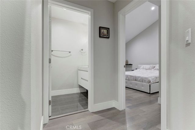 1881 Alpha Rd 17, Glendale, CA 91208