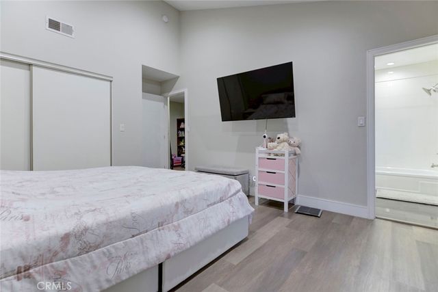 1881 Alpha Rd 17, Glendale, CA 91208