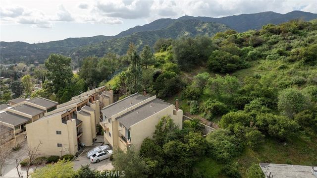 1881 Alpha Rd 17, Glendale, CA 91208