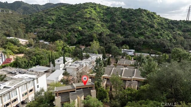 1881 Alpha Rd 17, Glendale, CA 91208