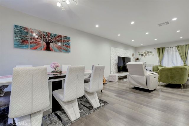 1881 Alpha Rd 17, Glendale, CA 91208