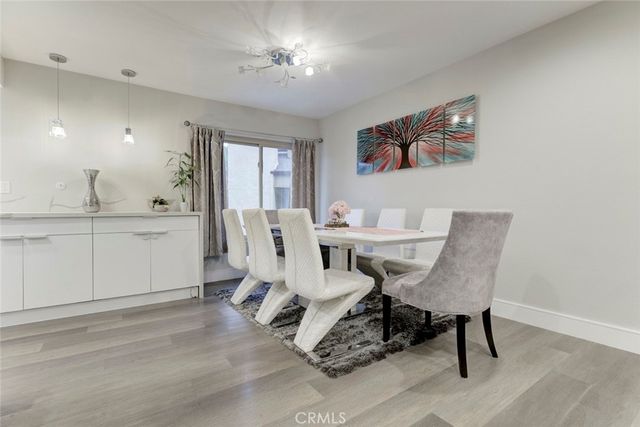 1881 Alpha Rd 17, Glendale, CA 91208