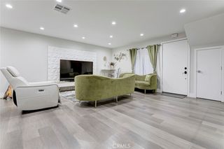 1881 Alpha Rd 17, Glendale, CA 91208