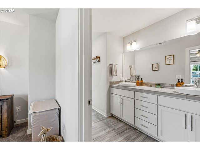 3931 Se CENTIFOLIA Ave, Hillsboro, OR 97123
