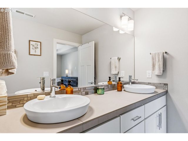 3931 Se CENTIFOLIA Ave, Hillsboro, OR 97123