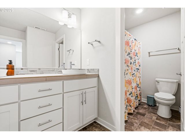 3931 Se CENTIFOLIA Ave, Hillsboro, OR 97123