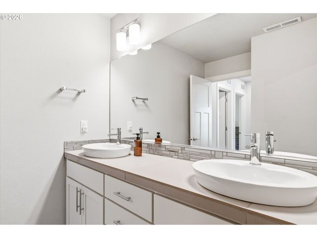 3931 Se CENTIFOLIA Ave, Hillsboro, OR 97123