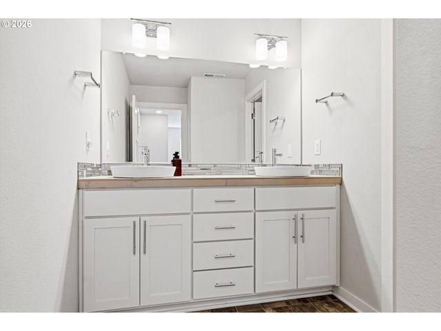 3931 Se CENTIFOLIA Ave, Hillsboro, OR 97123