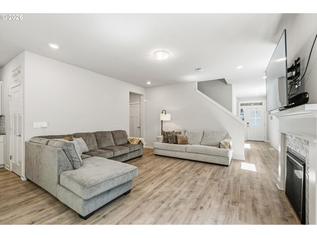 3931 Se CENTIFOLIA Ave, Hillsboro, OR 97123