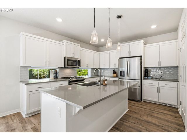 3931 Se CENTIFOLIA Ave, Hillsboro, OR 97123