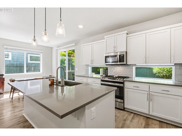 3931 Se CENTIFOLIA Ave, Hillsboro, OR 97123