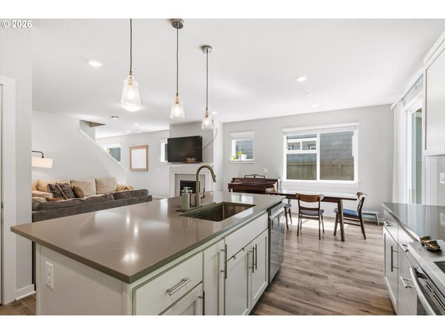3931 Se CENTIFOLIA Ave, Hillsboro, OR 97123