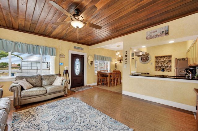 104 Roosevelt Avenue, Cocoa Beach, FL 32931