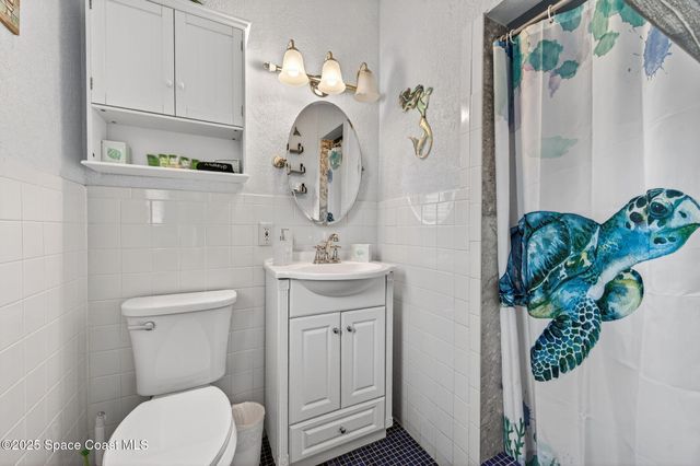 104 Roosevelt Avenue, Cocoa Beach, FL 32931