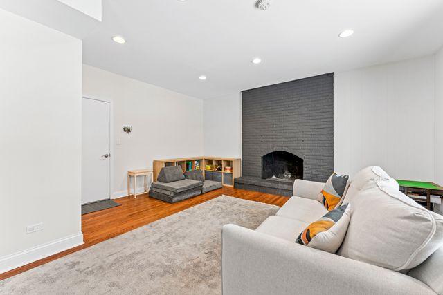 1213 Selwyn Lane, Buffalo Grove, IL 60089