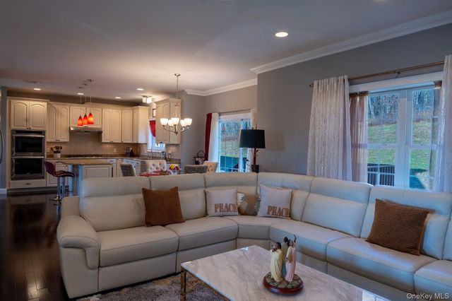 15 Max Way, Newburgh, NY 12550