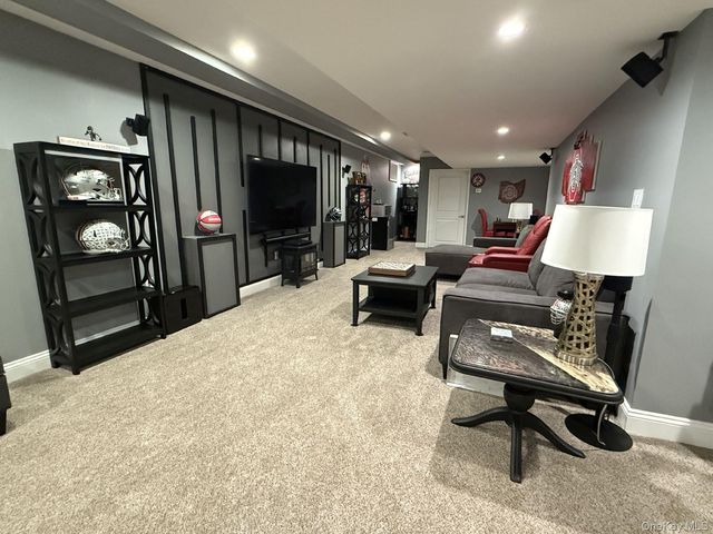 15 Max Way, Newburgh, NY 12550